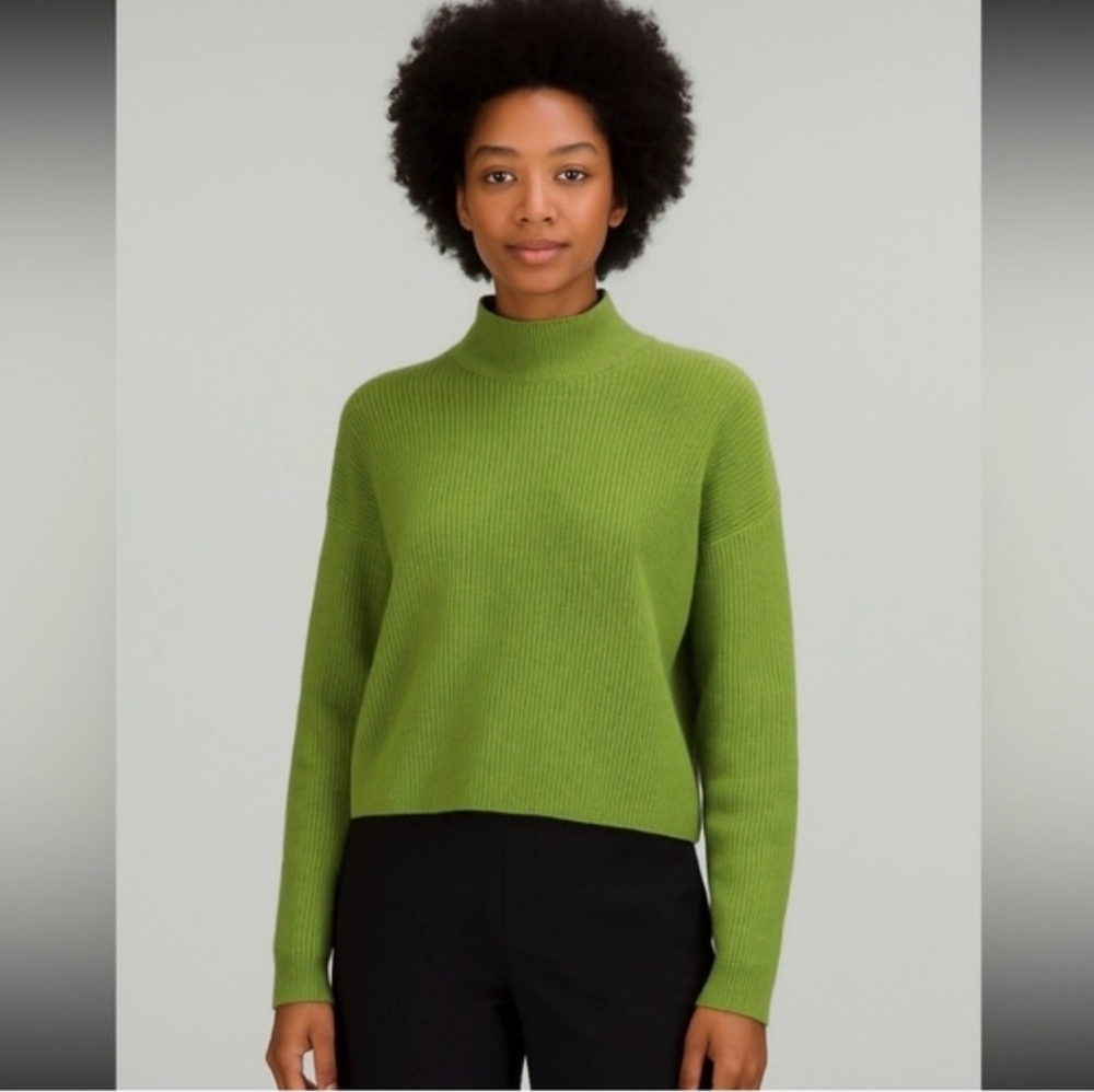 LULULEMON Green Cropped Ribbed Sweater